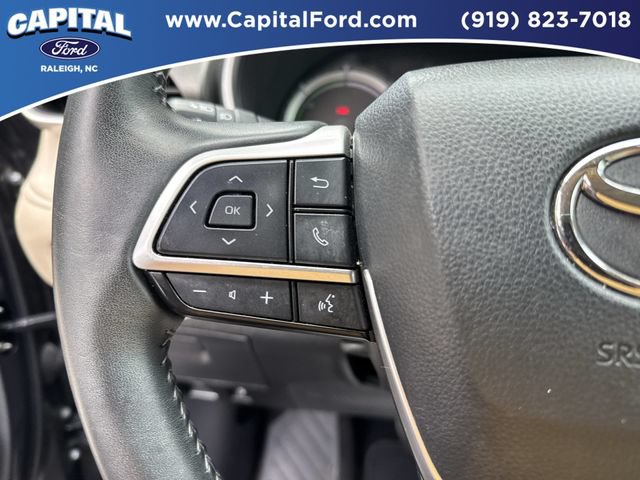 Used 2024 Toyota Highlander XLE AWD/4WD image 23