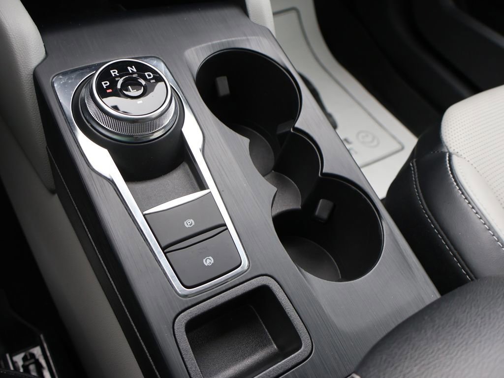 Certified 2025 Ford Escape Platinum image 39