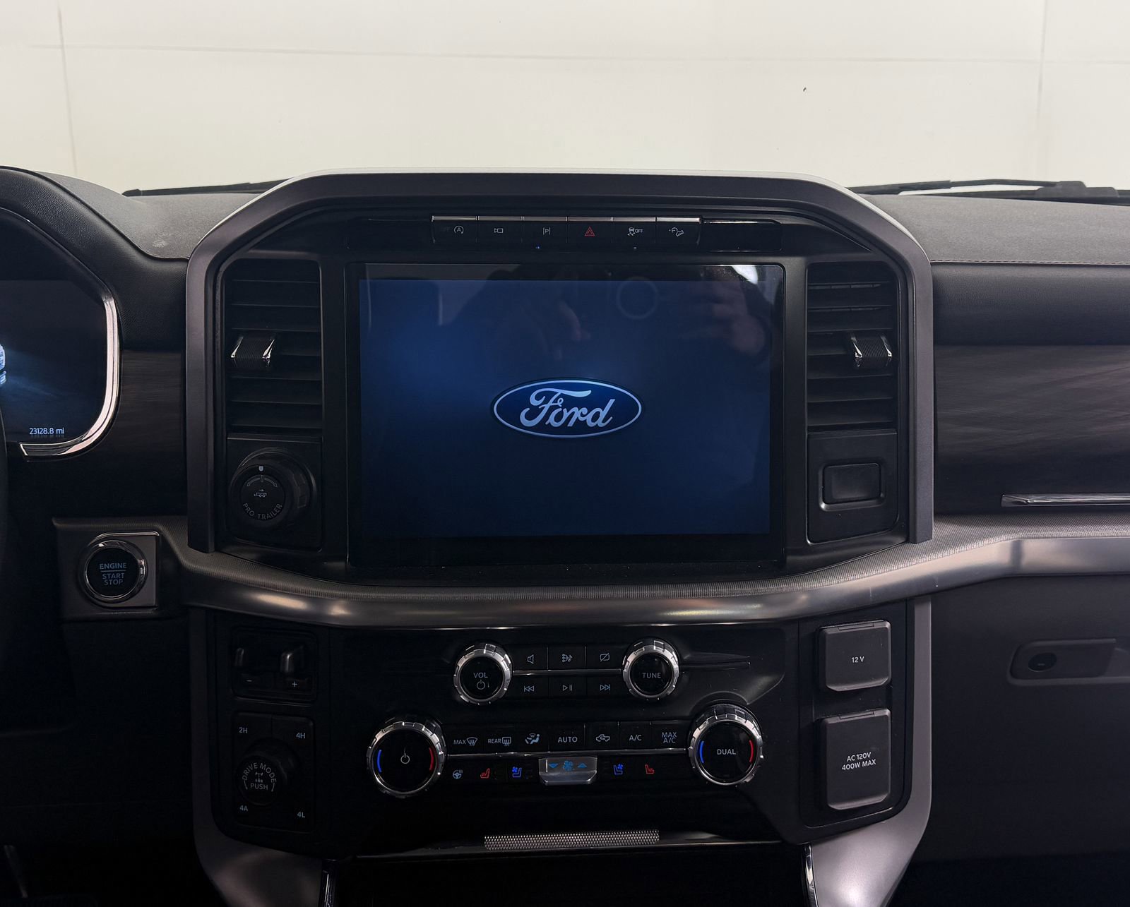 Certified 2024 Ford F150 Lariat w/ FX4 Off-Road Package AWD/4WD image 11