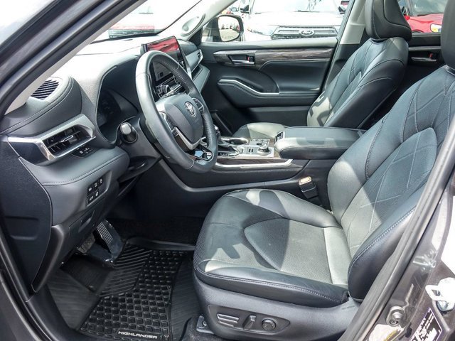 Used 2024 Toyota Highlander Platinum AWD/4WD image 13