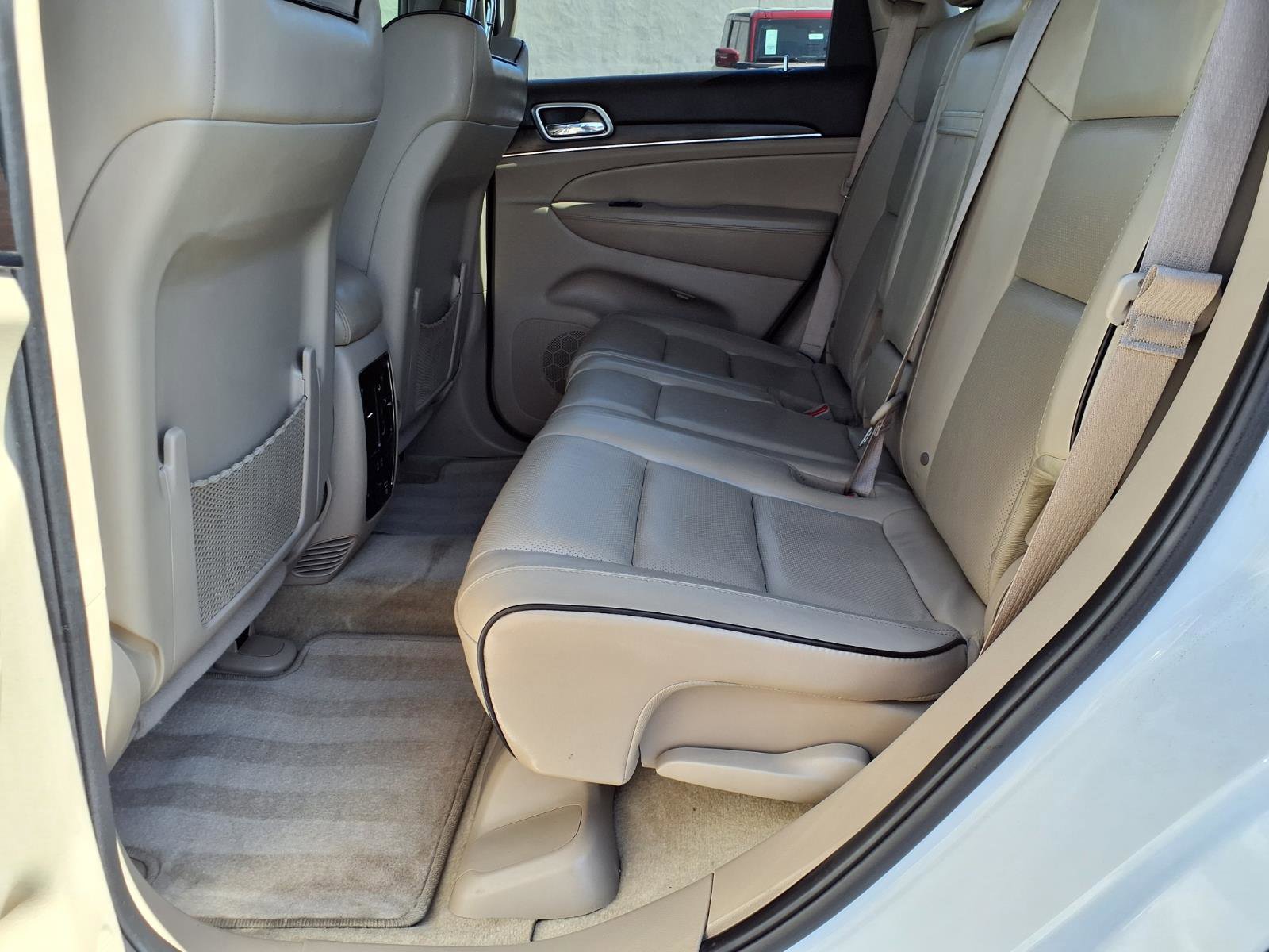 Used 2018 Jeep Grand Cherokee Overland AWD/4WD image 17