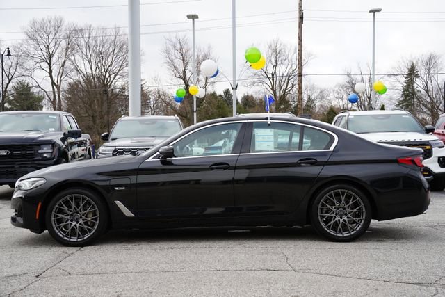 Used 2023 BMW 530e xDrive w/ Premium Package image 2