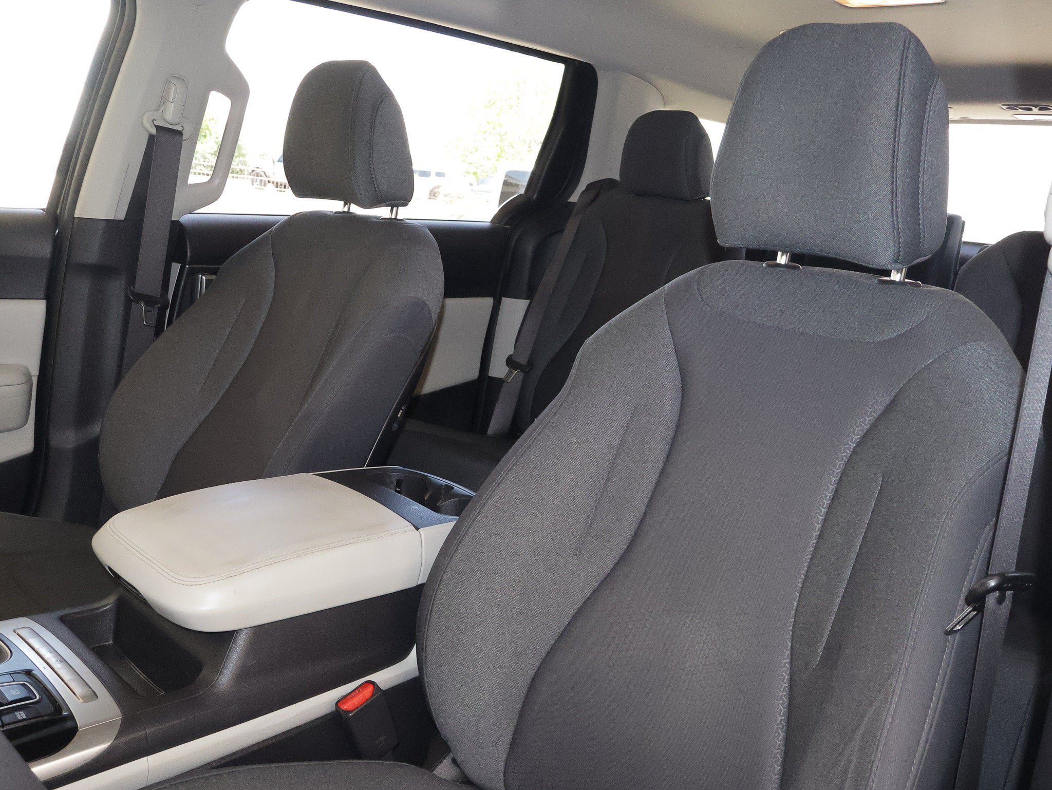 Used 2022 Kia Carnival LX FWD image 23