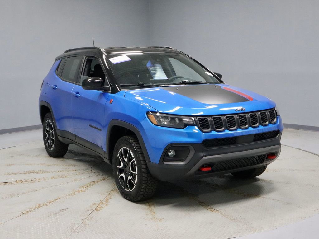 Used 2025 Jeep Compass Trailhawk AWD/4WD image 1