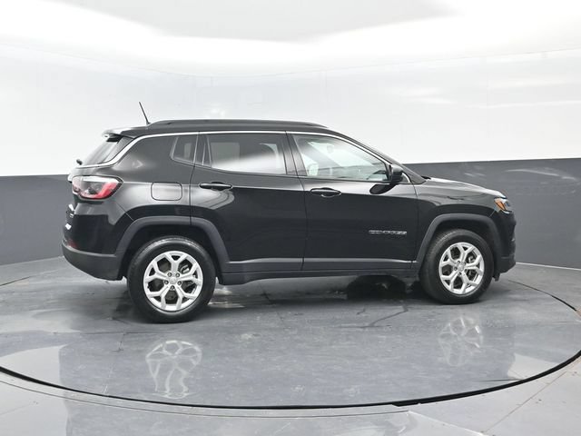Used 2024 Jeep Compass Latitude AWD/4WD image 3
