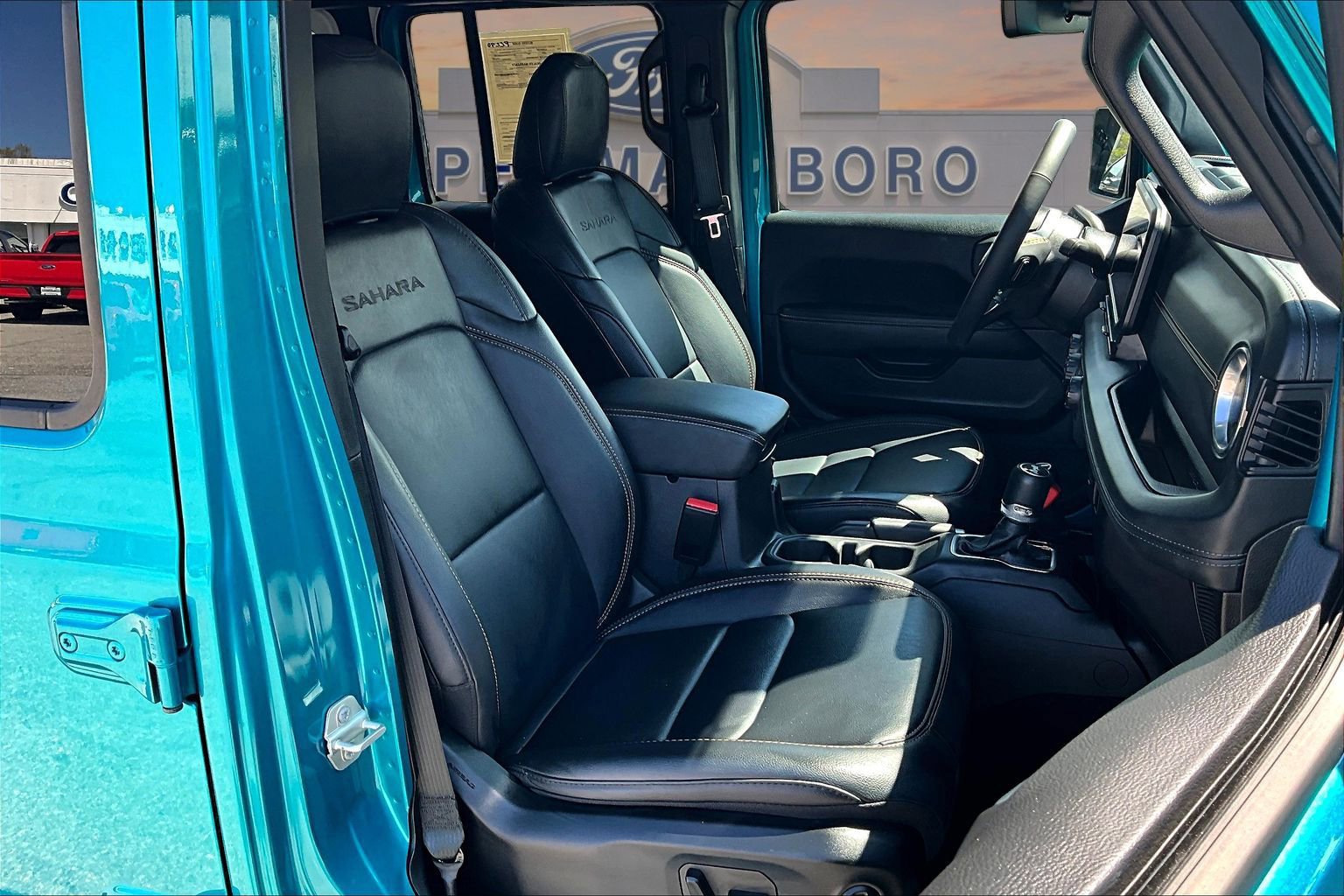 Used 2024 Jeep Wrangler Sahara w/ Technology Group AWD/4WD image 9