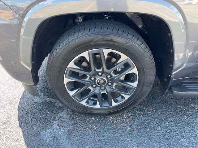 Used 2023 Toyota Sequoia Limited AWD/4WD image 3
