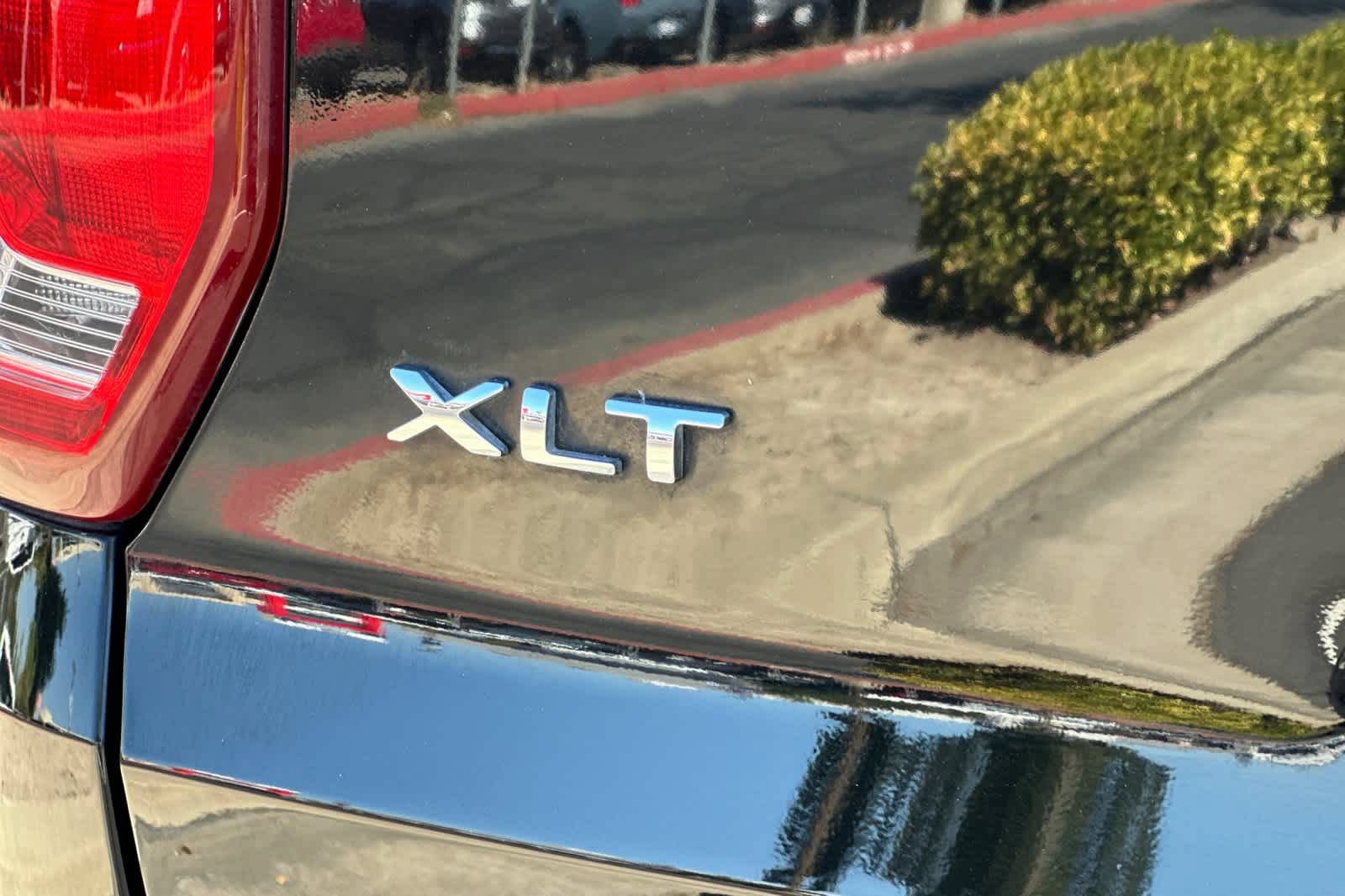 Certified 2018 Ford Explorer XLT w/ Equipment Group 202A FWD image 29