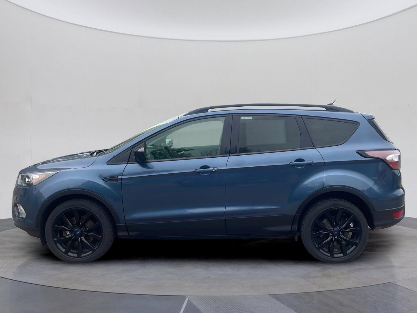 Certified 2018 Ford Escape SE w/ SE Sport Appearance Package AWD/4WD image 2