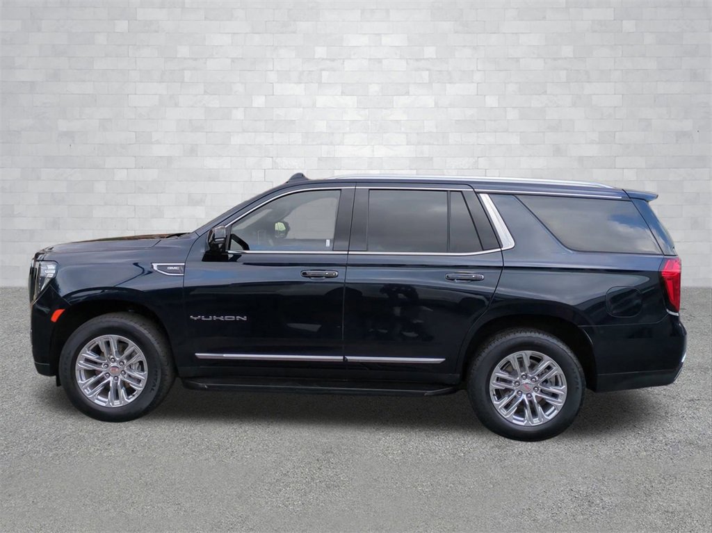 Used 2024 GMC Yukon SLT w/ SLT Luxury Package image 2