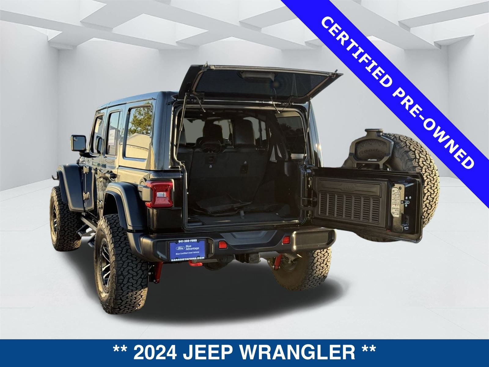 Used 2024 Jeep Wrangler Unlimited Rubicon w/ XTREMEE 35" Tire Package image 3