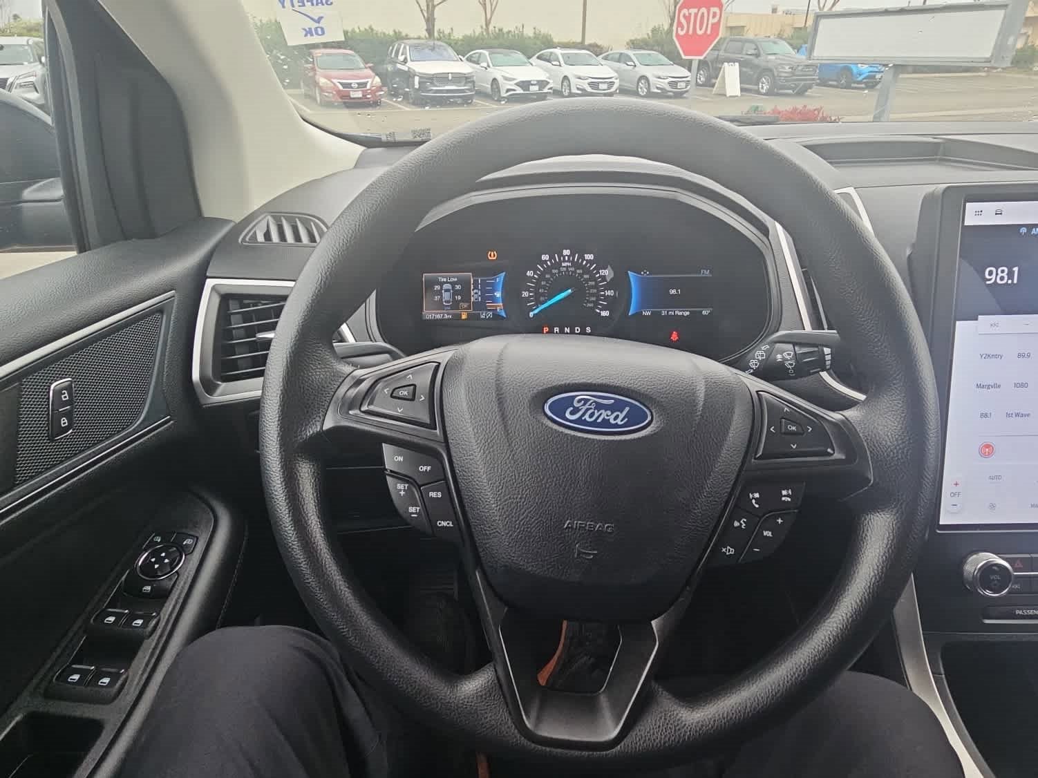 Certified 2024 Ford Edge SE w/ Black Appearance Package image 15