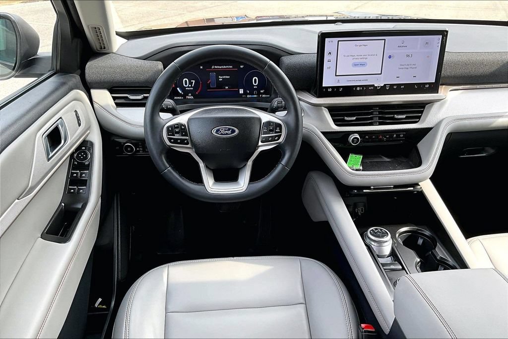 Certified 2025 Ford Explorer Active w/ Active Comfort Package RWD image 5