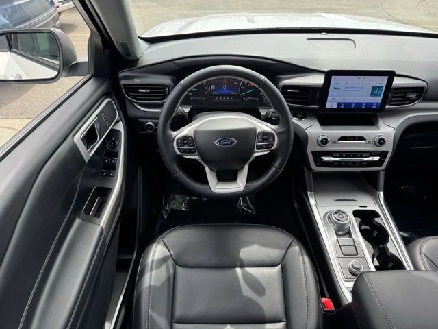 Certified 2022 Ford Explorer XLT w/ Equipment Group 202A AWD/4WD image 9