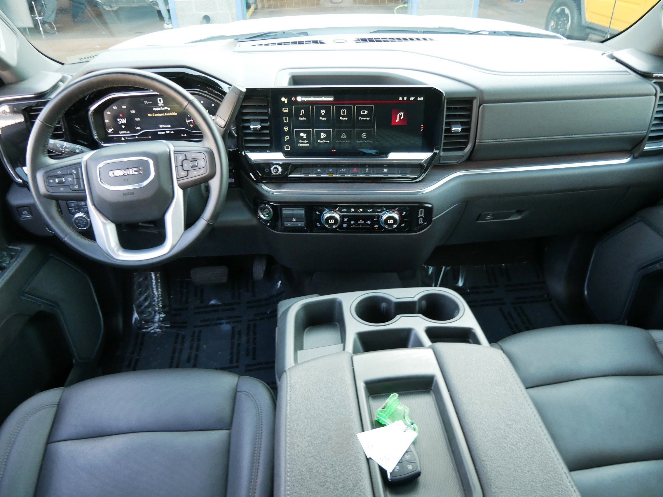 Used 2025 GMC Sierra 1500 SLT image 10