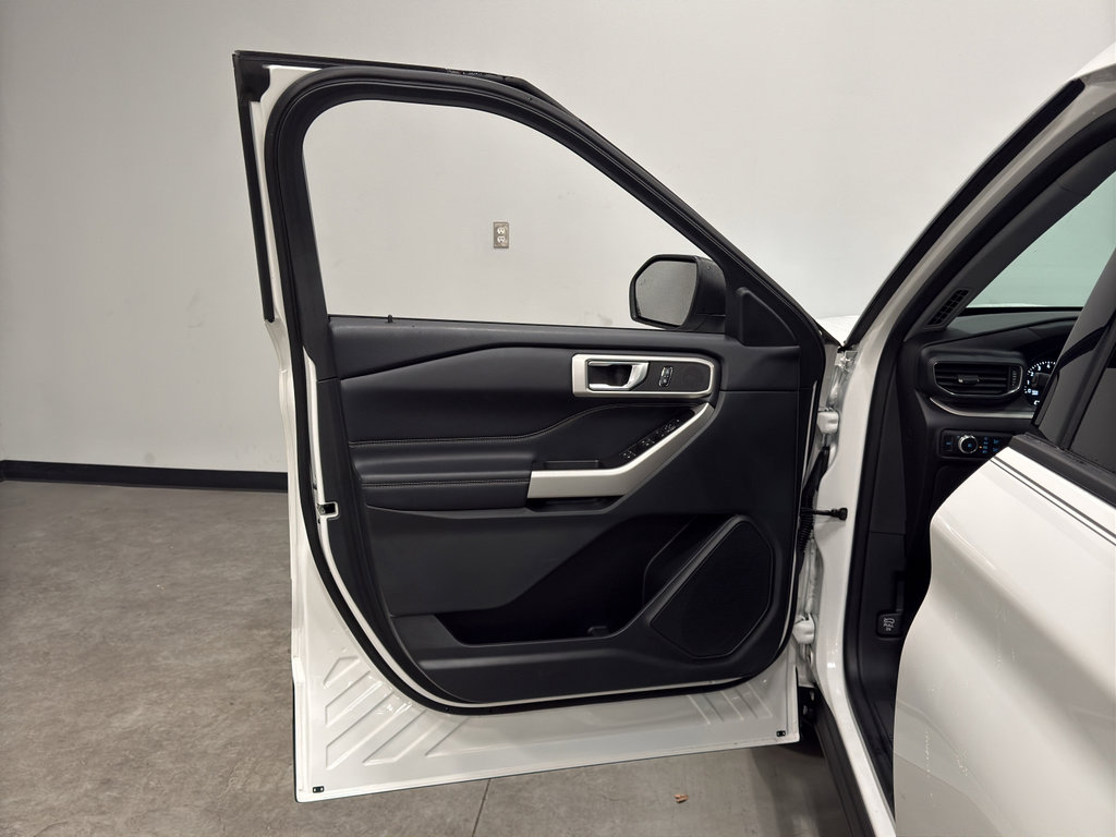 Certified 2022 Ford Explorer XLT w/ Equipment Group 202A image 9