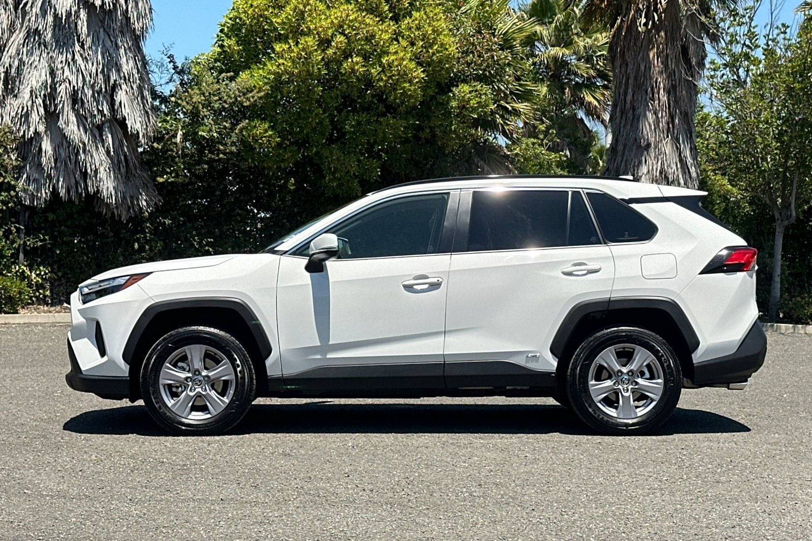 Used 2025 Toyota RAV4 XLE w/ Convenience Package AWD/4WD image 7