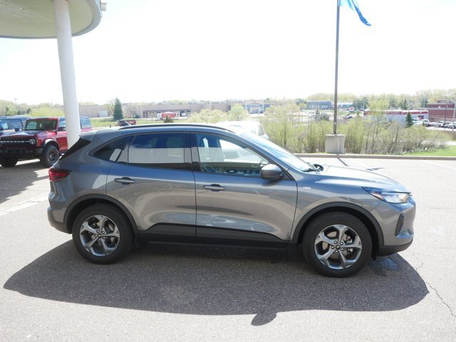 Certified 2025 Ford Escape ST-Line AWD/4WD image 4