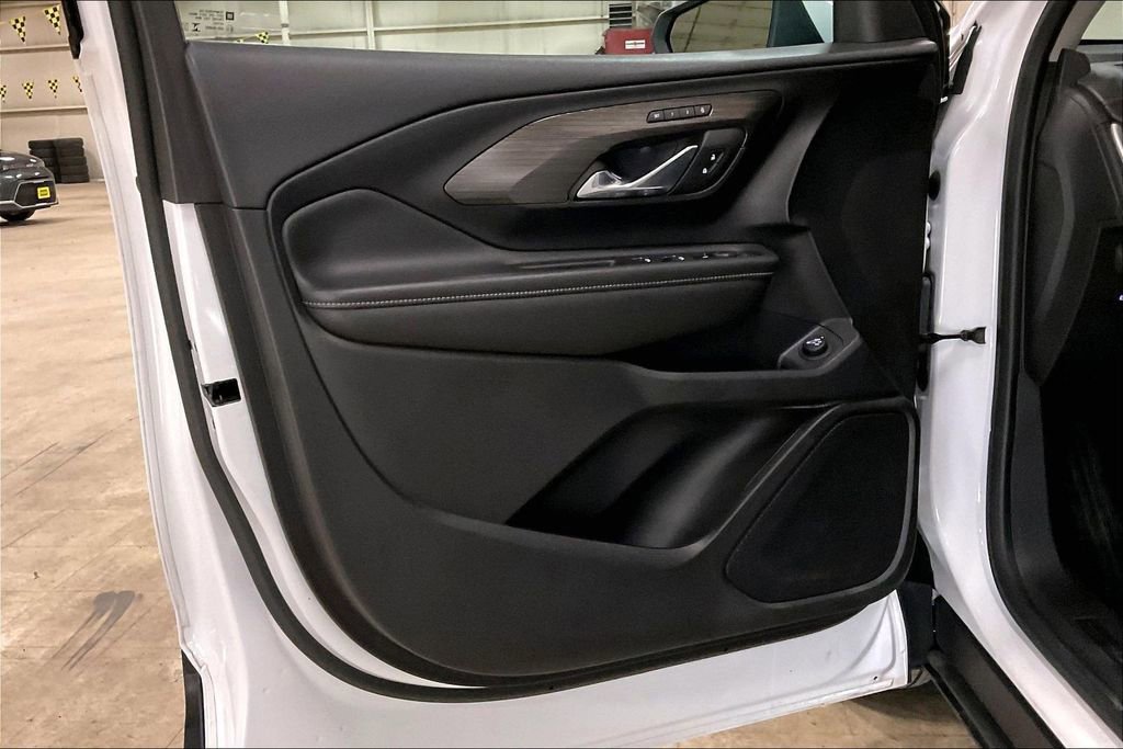 Used 2024 GMC Terrain SLT image 21