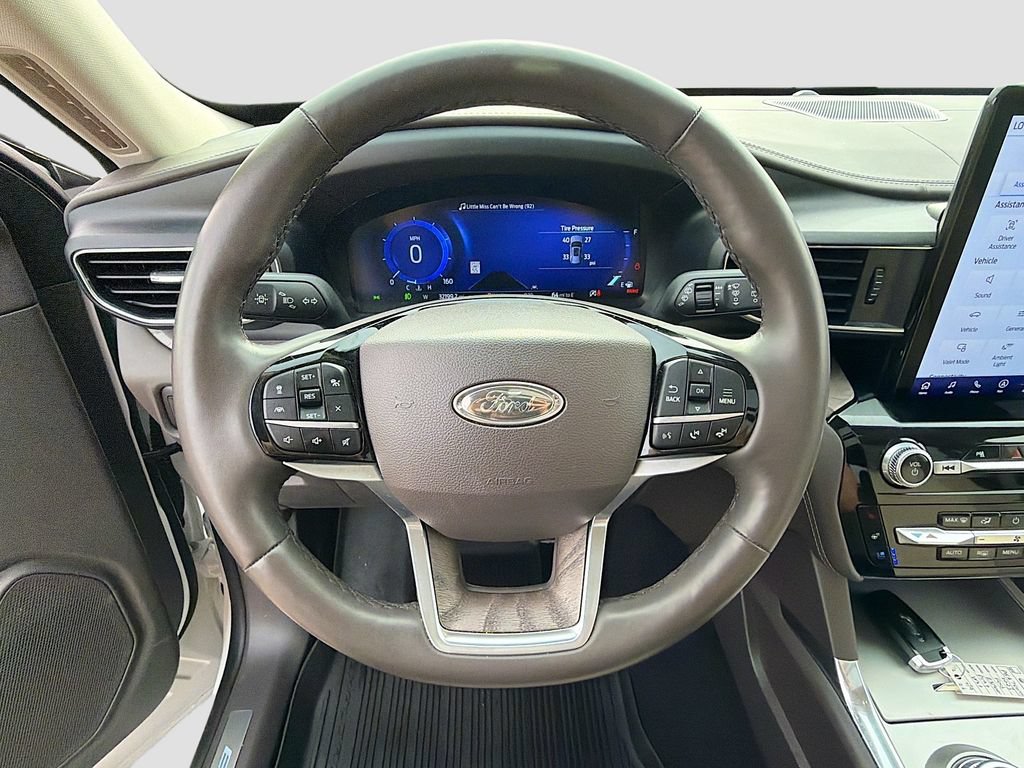 Certified 2023 Ford Explorer Platinum w/ Technology Package AWD/4WD image 11
