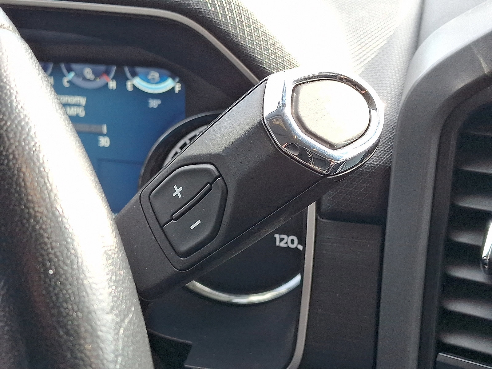 Certified 2022 Ford F150 XLT w/ Equipment Group 302A High image 17