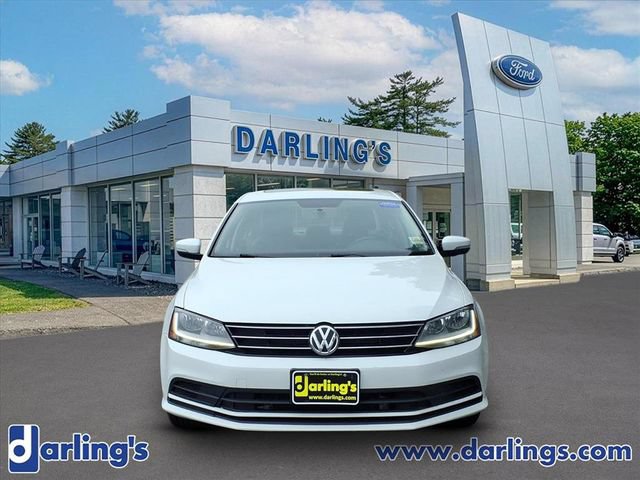 Used 2017 Volkswagen Jetta SE FWD image 2