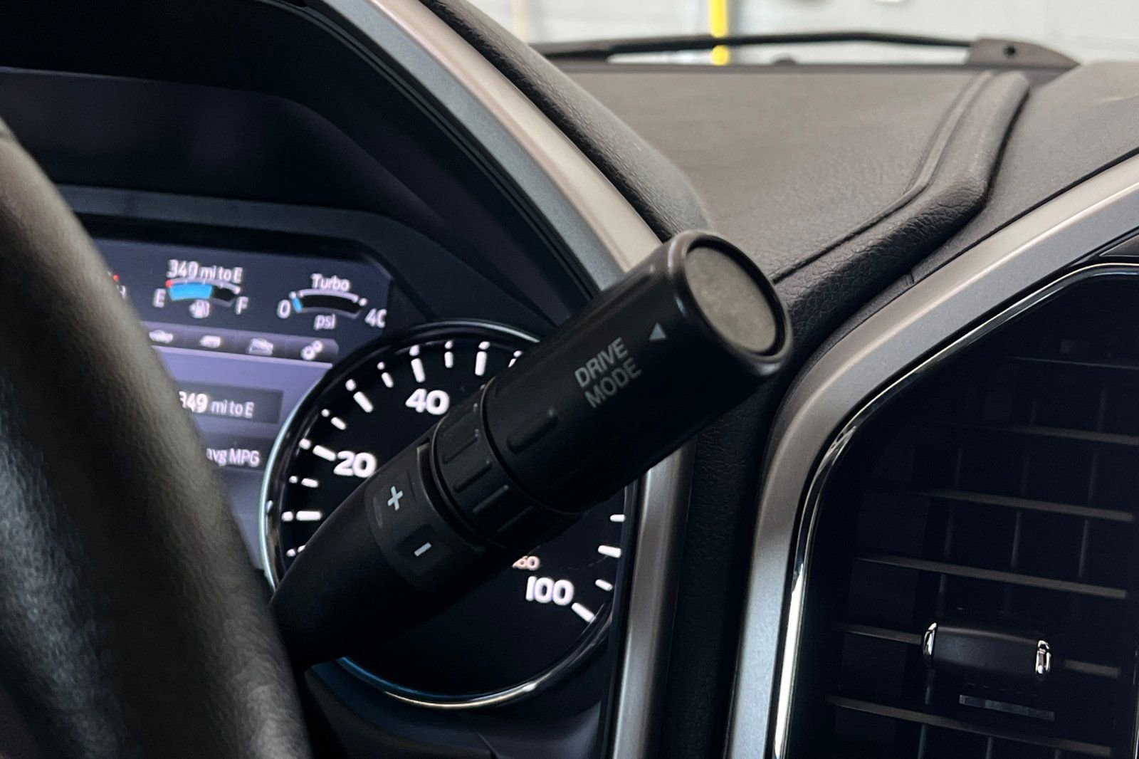 Certified 2022 Ford F250 Lariat w/ Black Appearance Package image 22