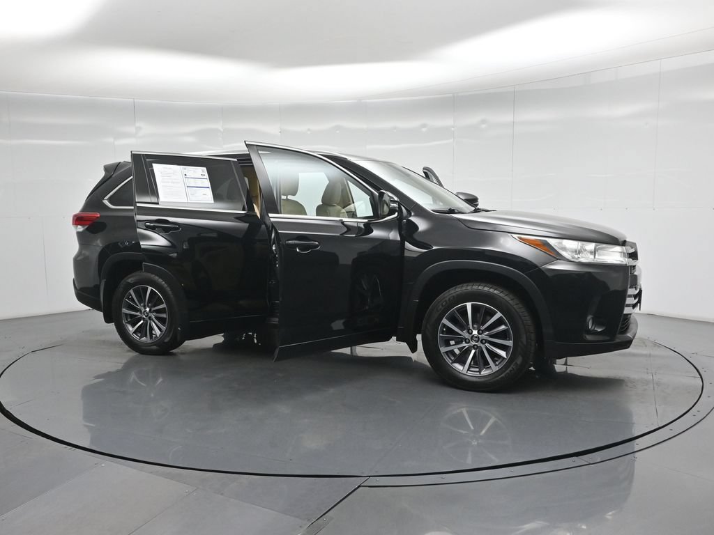 Used 2018 Toyota Highlander XLE AWD/4WD image 32