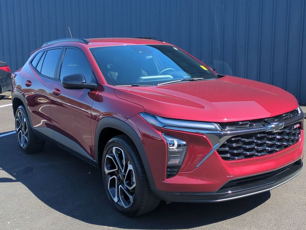 Used 2025 Chevrolet Trax RS w/ Driver Confidence Package image 8