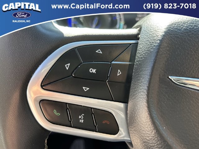 Used 2025 Chrysler Pacifica Select FWD image 22