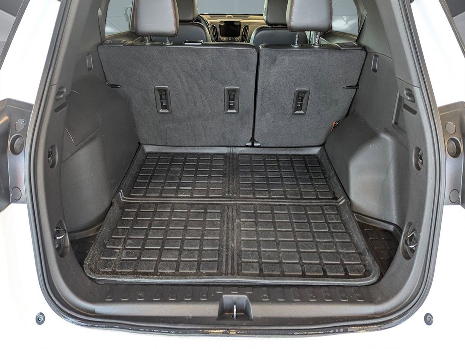 Used 2023 Chevrolet Equinox RS w/ RS Leather Package image 21