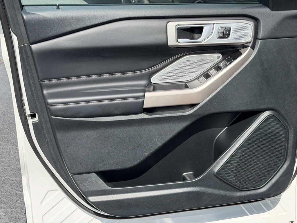 Certified 2023 Ford Explorer Limited w/ Limited Technology Package RWD image 18
