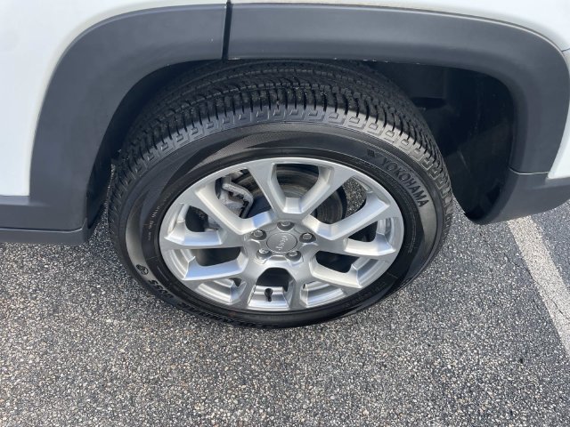 Used 2023 Jeep Compass Latitude w/ Sun and Sound Group AWD/4WD image 19