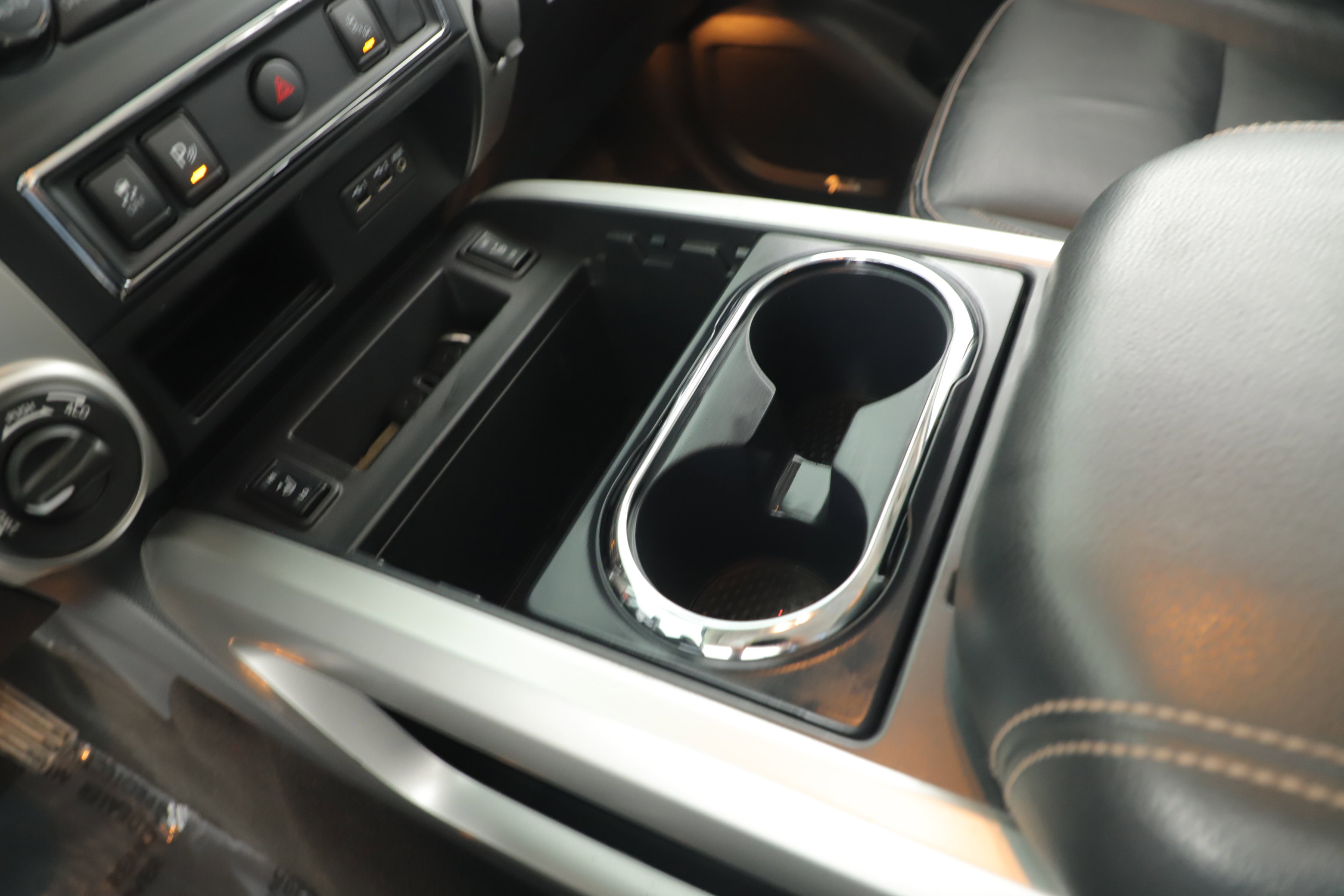 Used 2019 Nissan Titan SL image 17