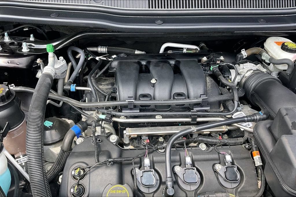 Certified 2019 Ford Explorer XLT w/ Equipment Group 202A AWD/4WD image 9
