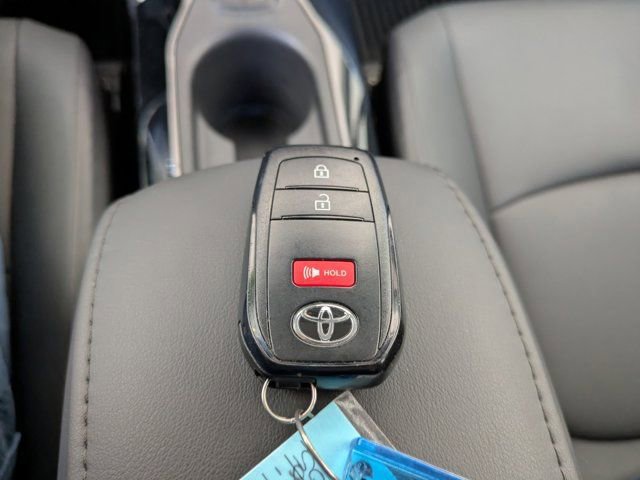 Used 2022 Toyota Corolla Cross XLE image 30