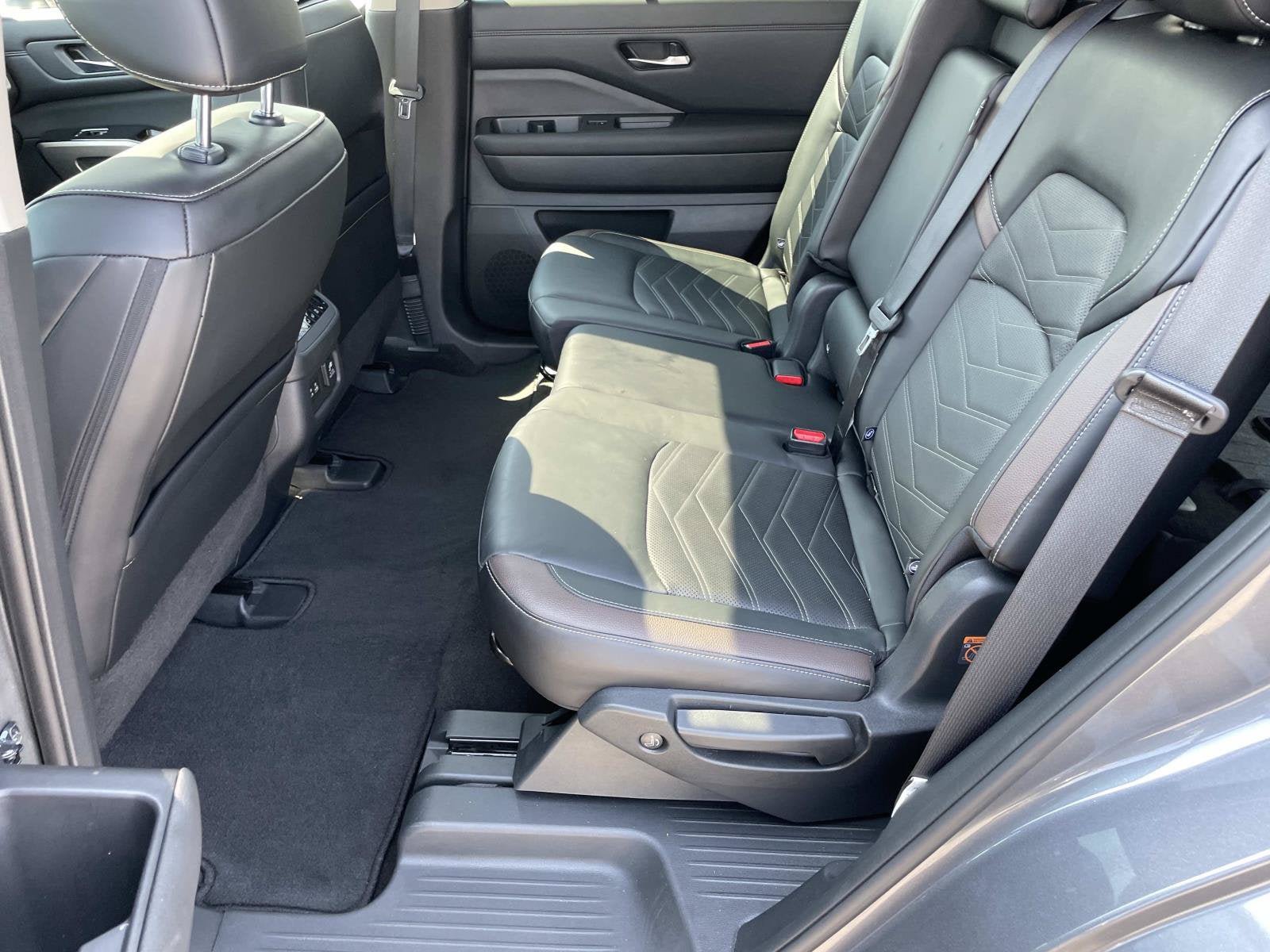 Used 2024 Nissan Pathfinder Platinum w/ Cargo Package FWD image 13