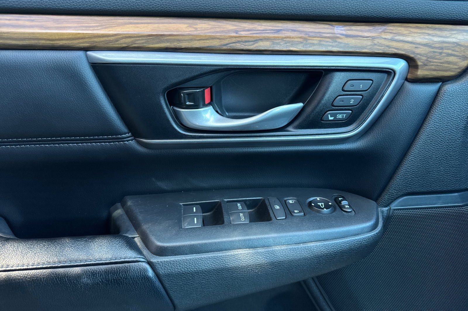 Used 2018 Honda CR-V Touring image 12