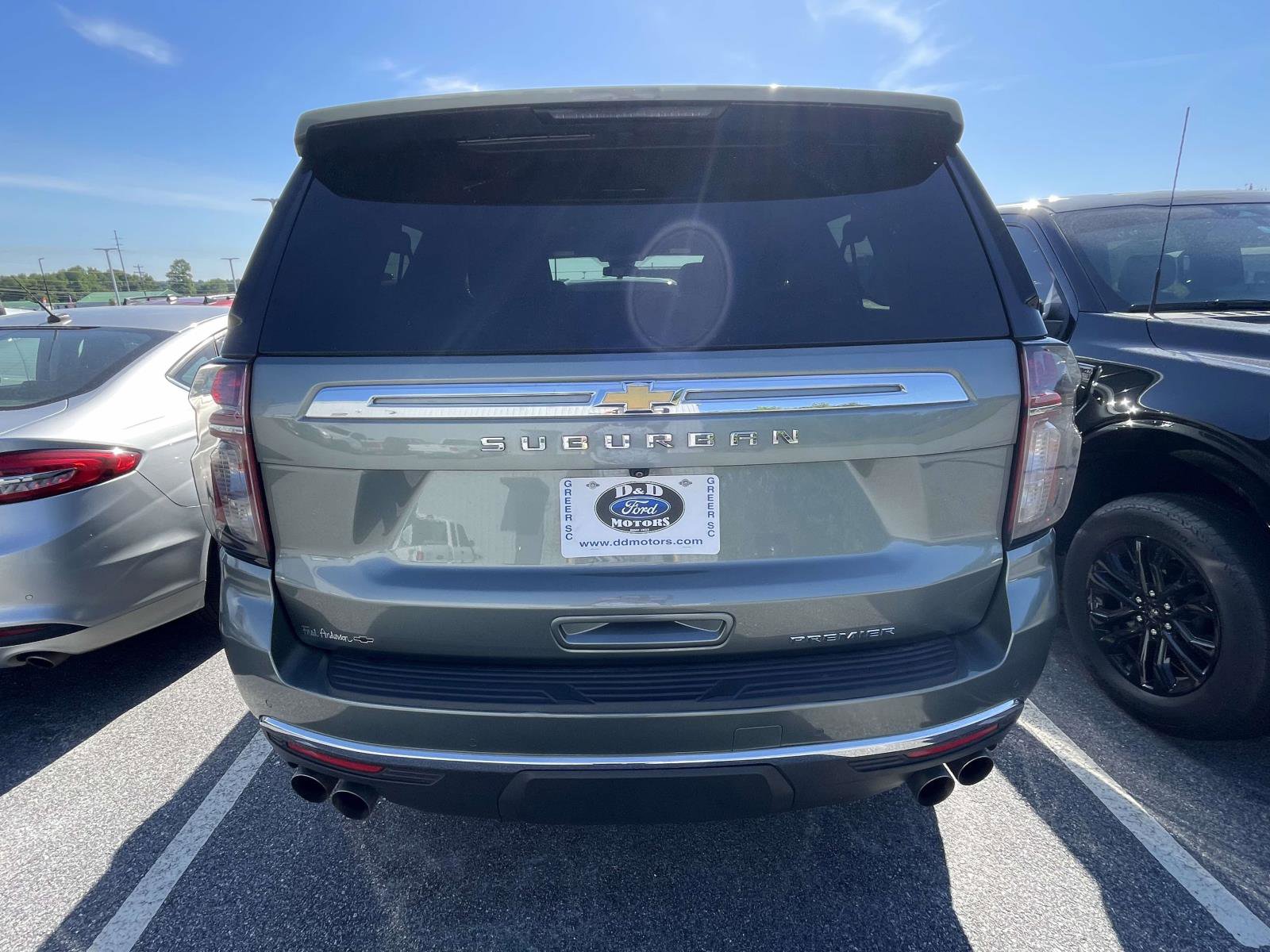 Used 2023 Chevrolet Suburban Premier RWD image 10