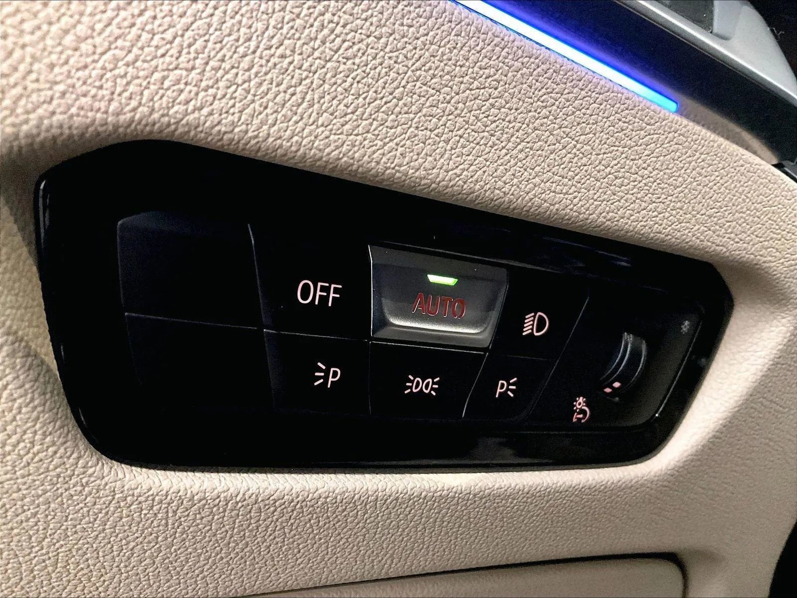 Used 2019 BMW 330i xDrive Sedan w/ Driving Assistance Package image 30