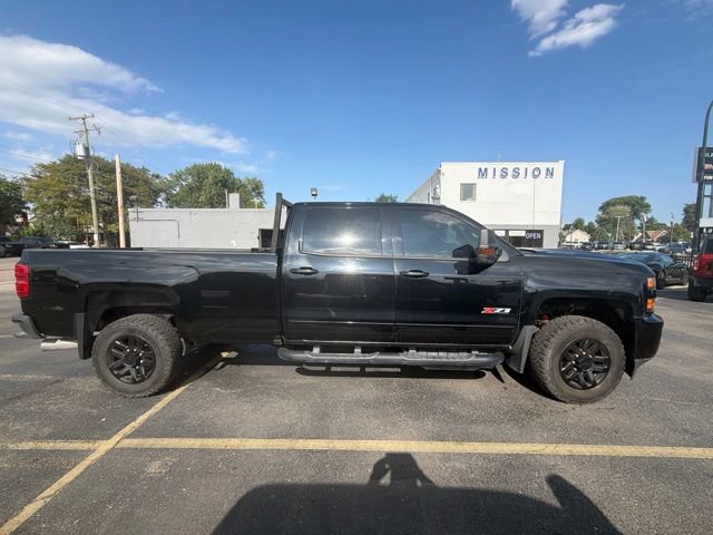 Used 2019 Chevrolet Silverado 2500 LTZ w/ Midnight Edition AWD/4WD image 9
