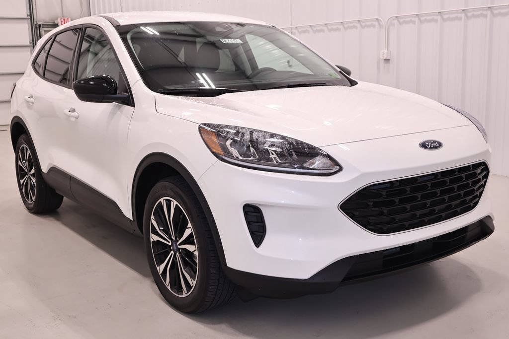 Certified 2022 Ford Escape SE w/ SE Sport Appearance Package AWD/4WD image 4