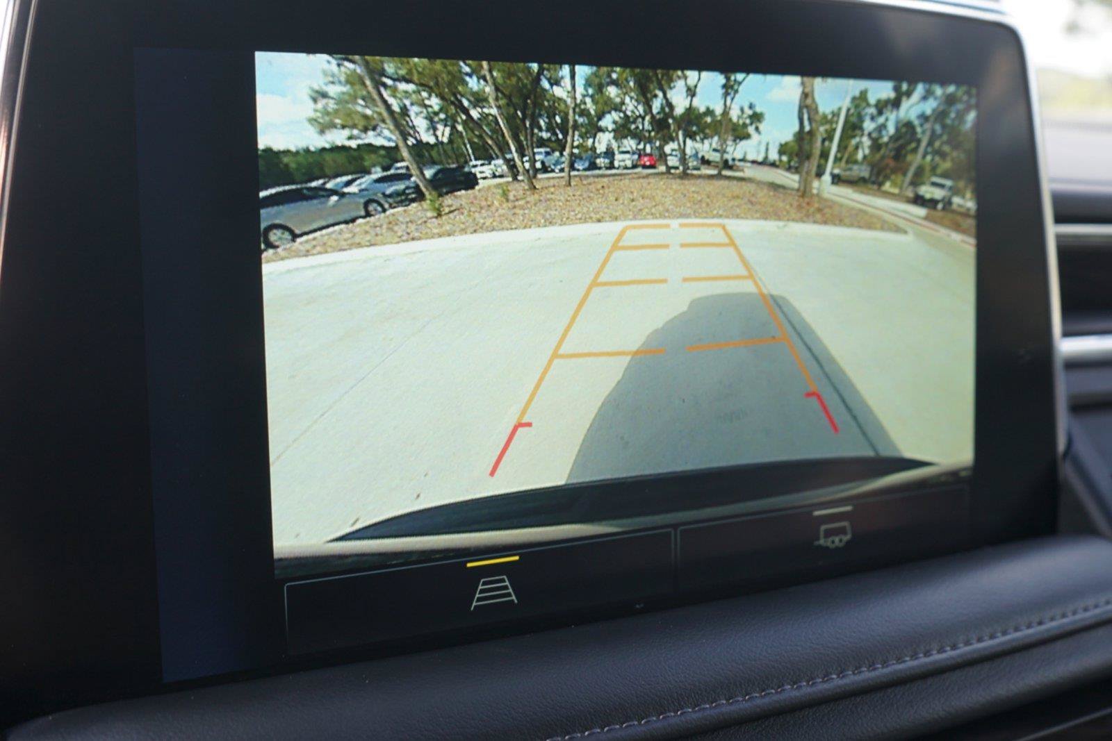 Used 2024 Chevrolet Suburban LT RWD image 11