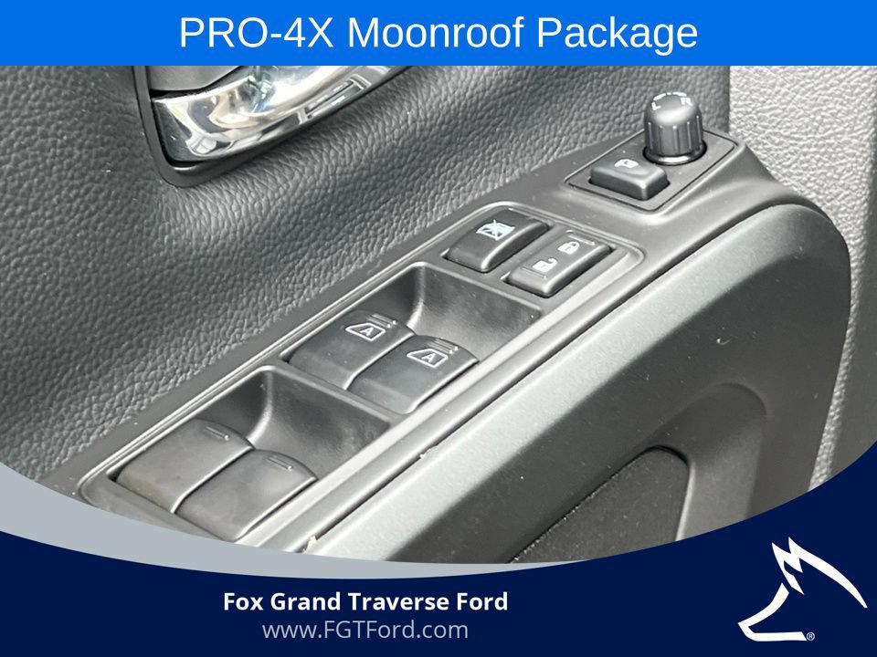 Used 2022 Nissan Titan PRO-4X w/ Pro-4x Convenience Package AWD/4WD image 17