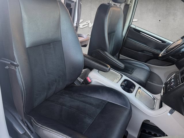 Used 2017 Dodge Grand Caravan SXT FWD image 23