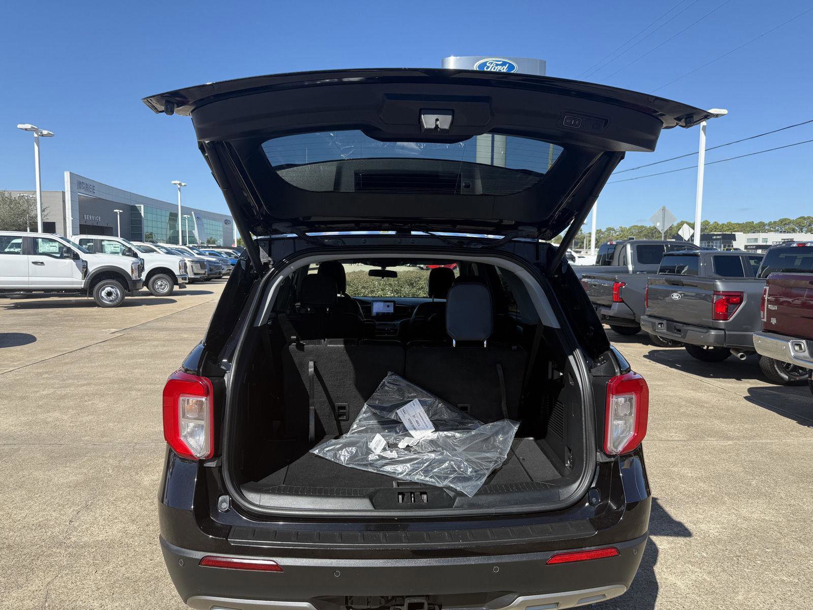 Certified 2022 Ford Explorer XLT w/ Equipment Group 202A image 14