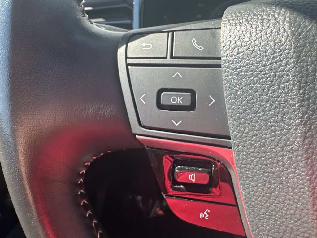 Used 2025 Toyota Camry SE FWD image 37