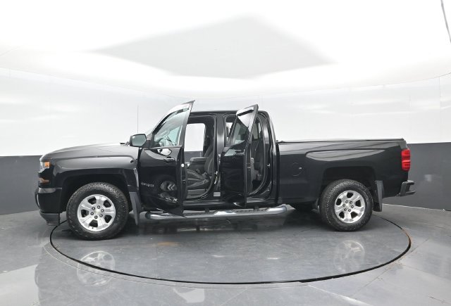Used 2018 Chevrolet Silverado 1500 LT w/ All Star Edition AWD/4WD image 30