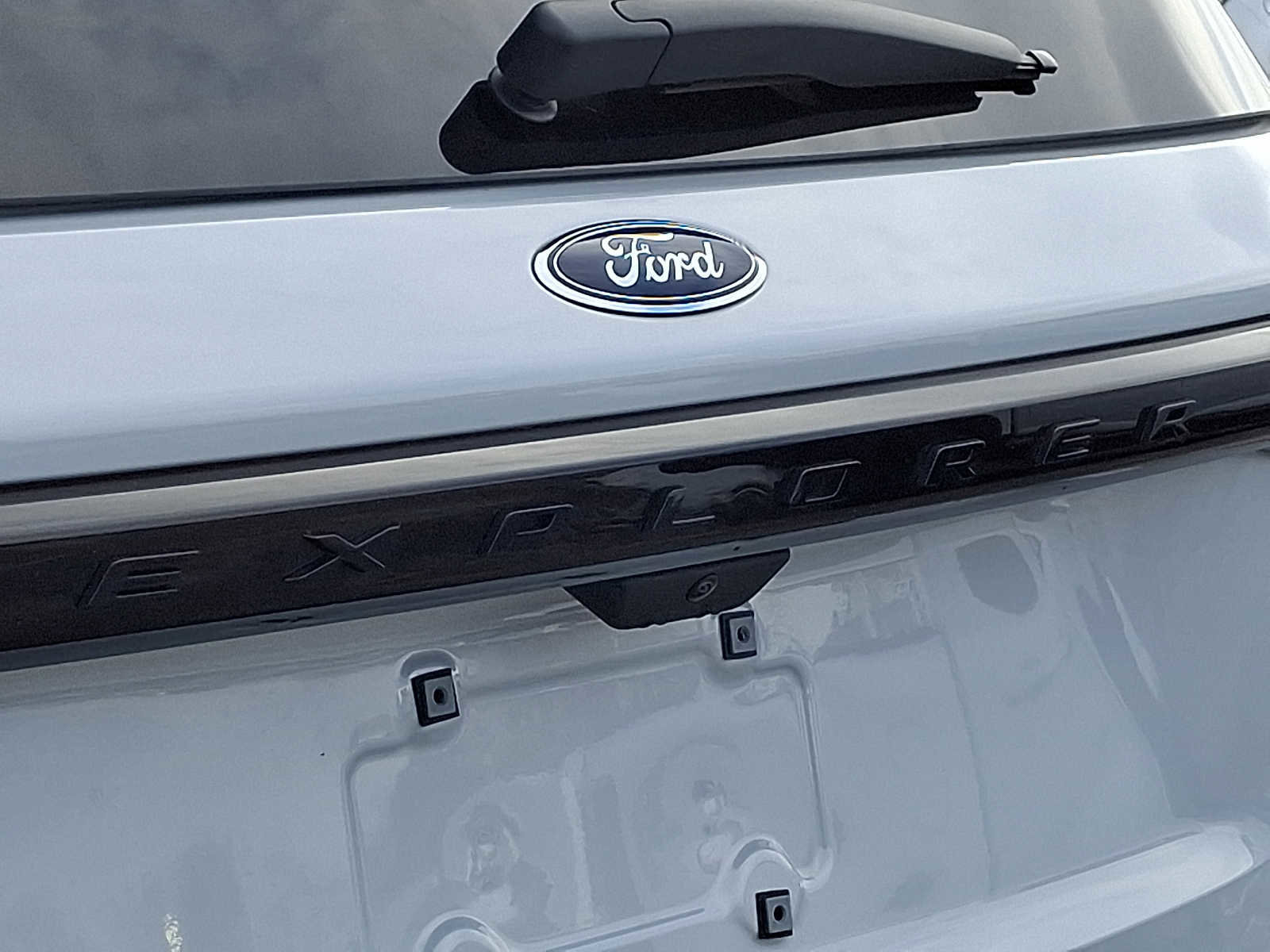 Certified 2025 Ford Explorer Platinum w/ LUX Leather Package image 30