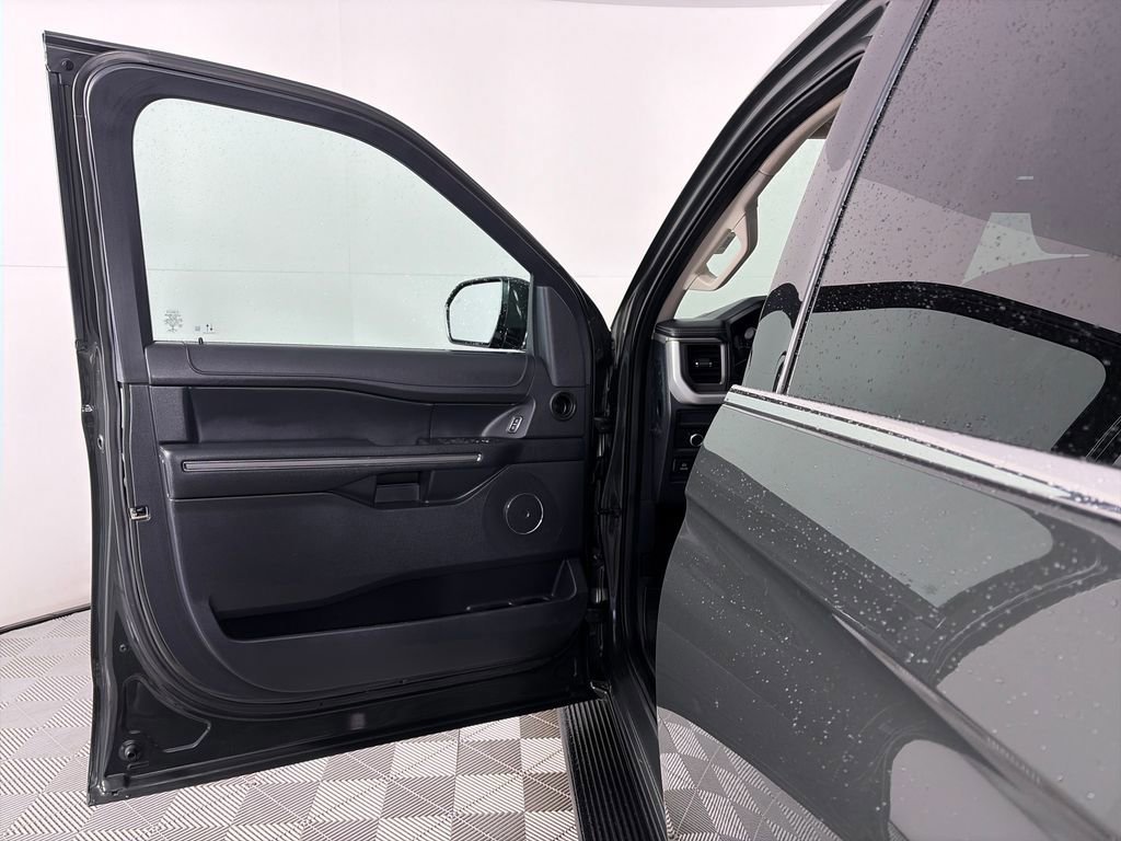 Certified 2022 Ford Expedition Max XLT image 10